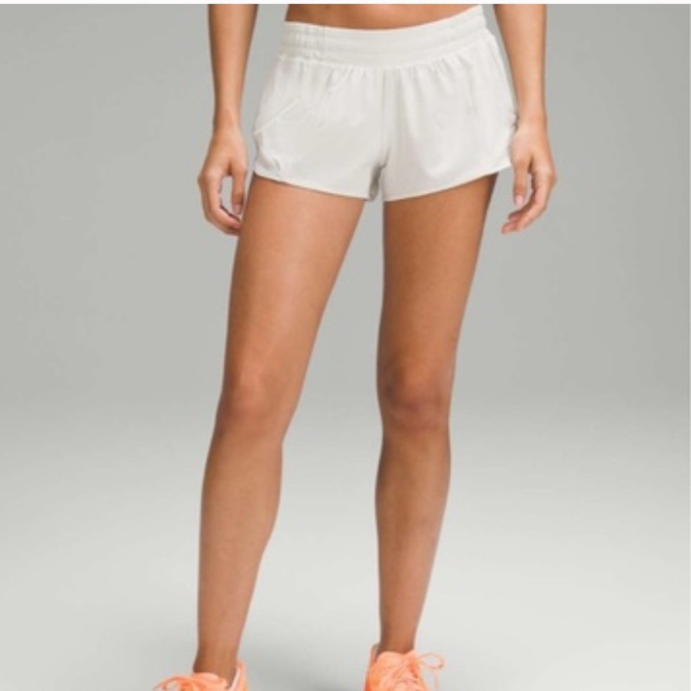 Lululemon Hotty Hot Low-Rise Lined Short 2.5” in color Bone size 6